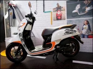 Terbaru! Scoopy 2017 Menghadirkan Pilihan Warna Baru yang Menarik!