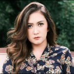 Nafa Urbach: Profil dan Agama